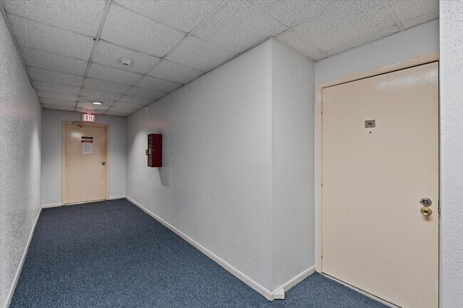 Building Photo - 8517 Hearth Dr Unit 36
