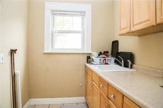 kitchen - 21 Hilltop Ave Unit 1st floor