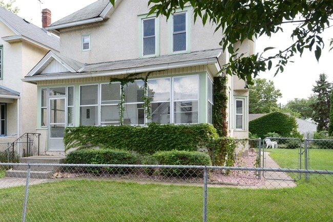 Building Photo - 738 Watson Ave Unit 1