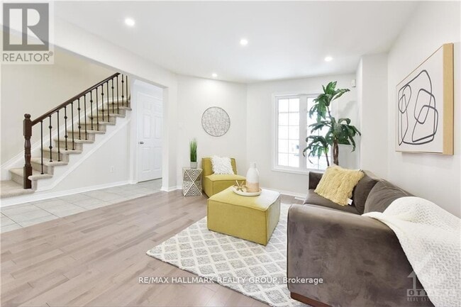 Photo - 1316 Halton Terrace