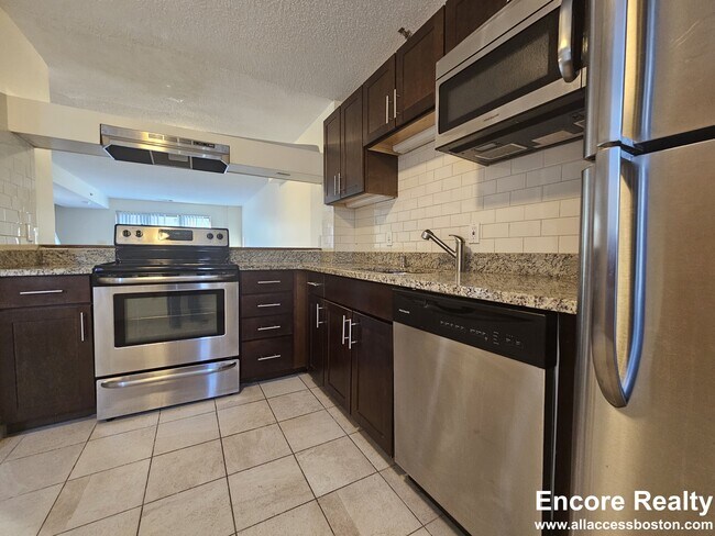 Photo - 150 North Beacon St Unidad 150 North Beacon Street