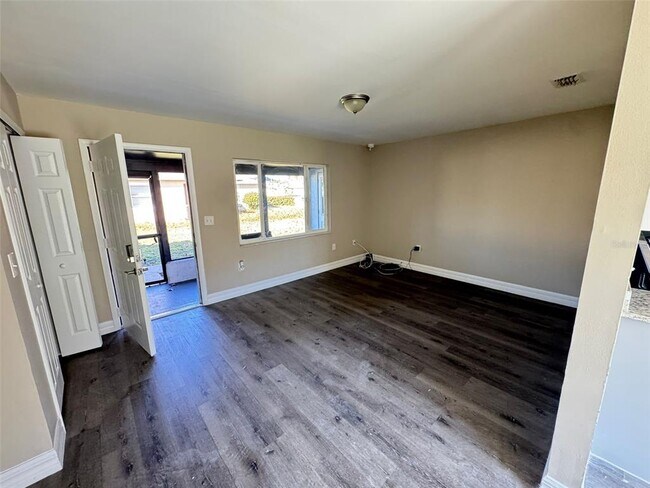 Photo - 504 Blackbird Ln