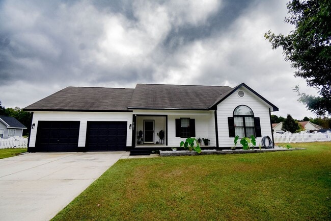 Building Photo - Coming Soon: 3 Bedroom 2 Bath with Bonus Rental