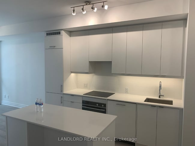 Building Photo - 36 Elm Dr W Unit 703