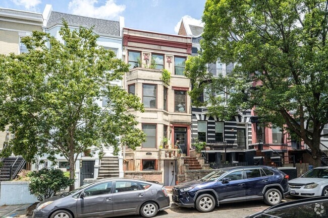 Building Photo - Available now! 2 Bed 2 Bath in Adams Morga... Unit 1 Rental