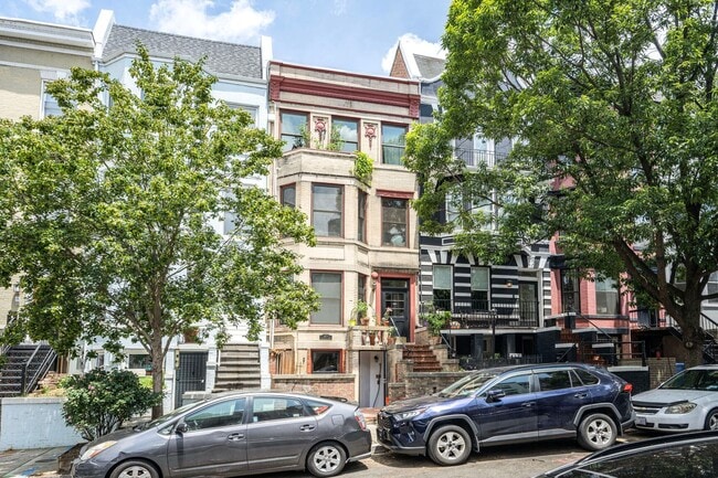 Building Photo - Available now! 2 Bed 2 Bath in Adams Morga... Unit 1 Rental