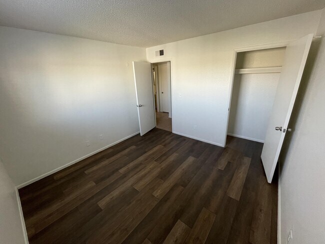 Photo - 1520 W 5th St