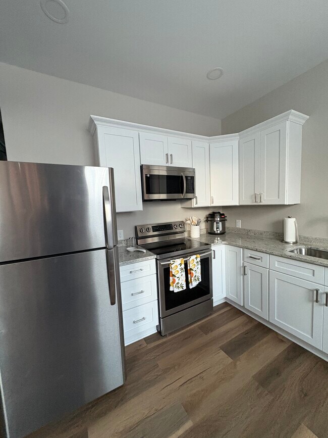 Photo - 111 E Main St Unidad APT A