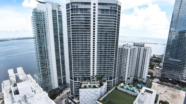 Building Photo - 1300 Brickell Bay Dr Rental