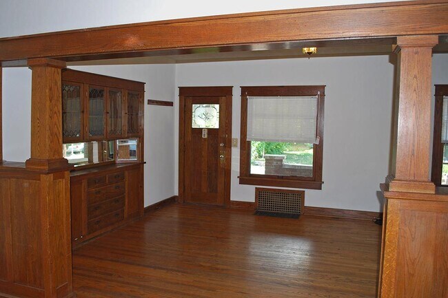 Photo - 3 Bed, 1 Bath House - "Stone's Throw"