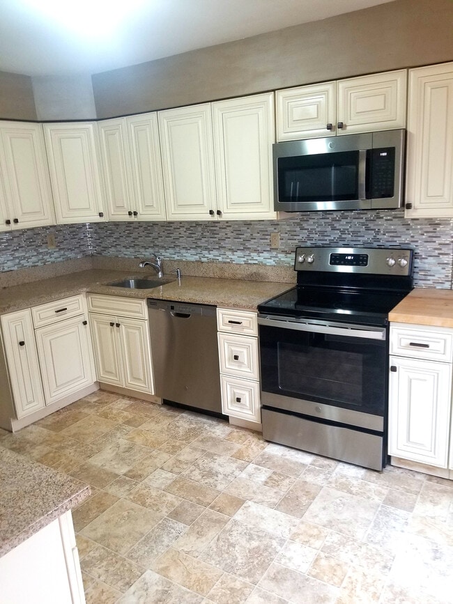 Kitchen - 503 Seminole Gdns