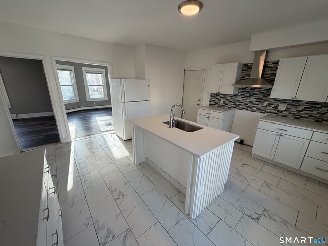 Photo - 402 Allen St