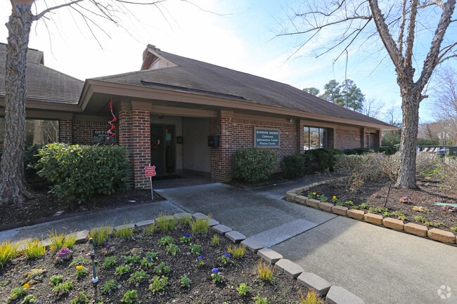 Windsor Shores Apartments