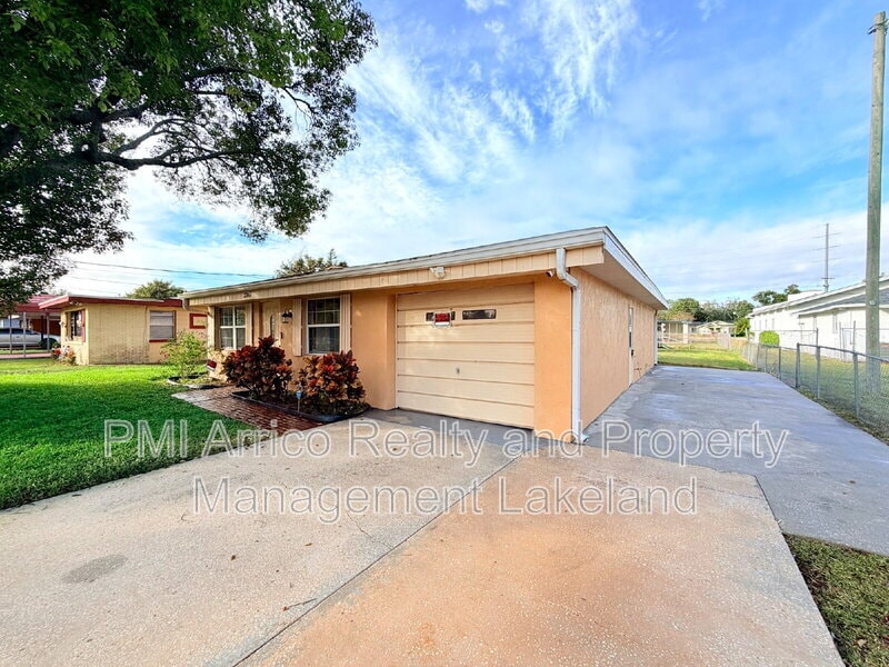 Photo - 2265 3rd St NE