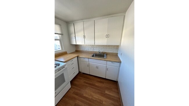 Building Photo - 1303 W 23rd Ave