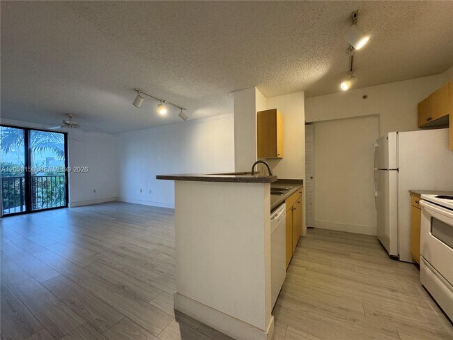 Photo - 1919 Van Buren St Unit 506A