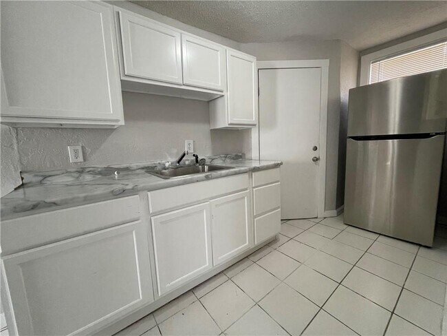 145 Topping Ave Unit 2S