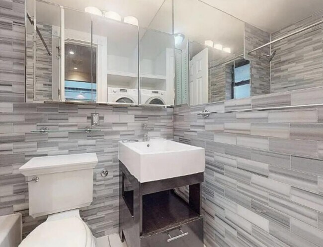 Photo - East 25th Street Unidad 5RE