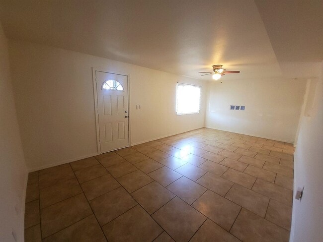 Photo - NORTH CENTRAL PHOENIX W/POOL!