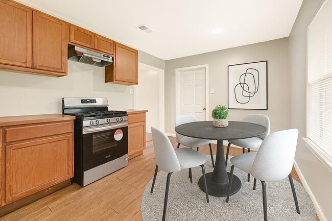 Photo - 4319 Howcher St