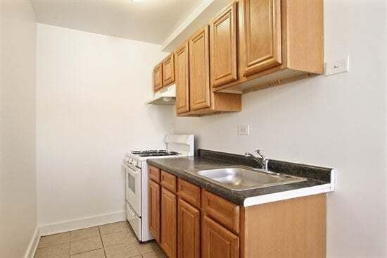 Photo - 808 W 76th St