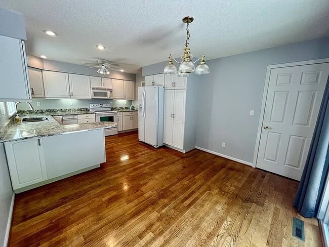 Photo - 4-bedroom 3 bath home in Saint joseph
