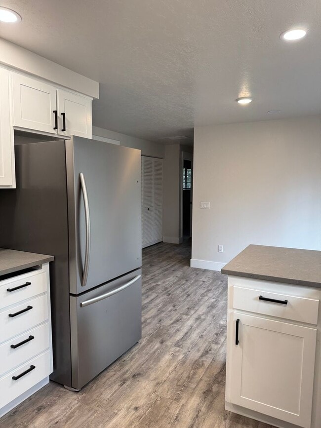 Updated Duplex in SE Bend - Updated Duplex in SE Bend House