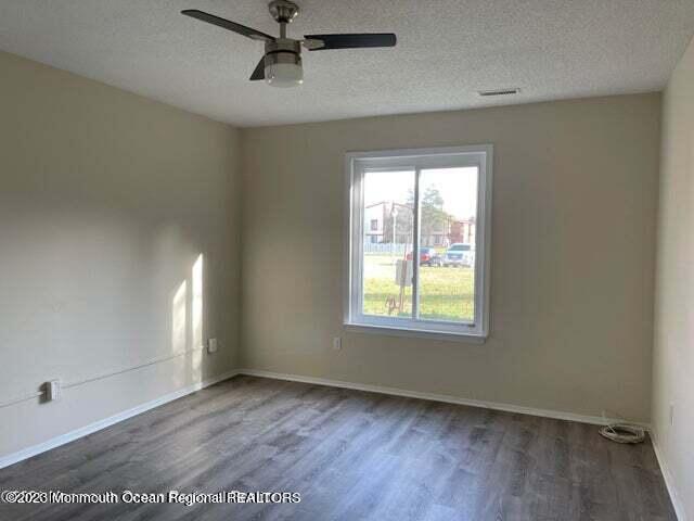 Photo - 69 Northrup Dr