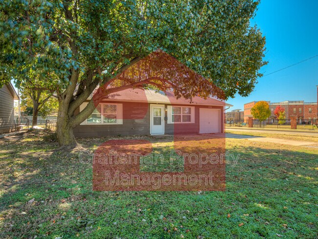 Photo - 224 W 5th St