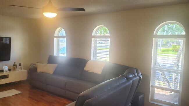 Photo - 616 SE 8th Ave