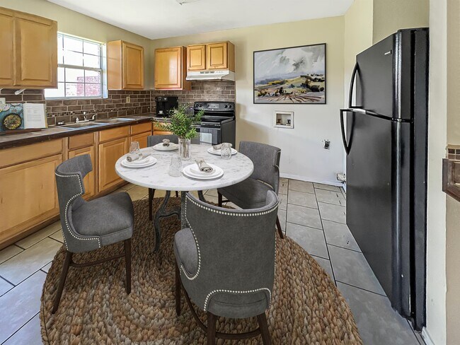 Photo - 1601 University Parkway