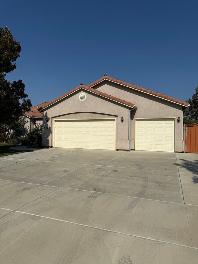Photo - 4 bedroom 2 bath NW Visalia Home in Desira...
