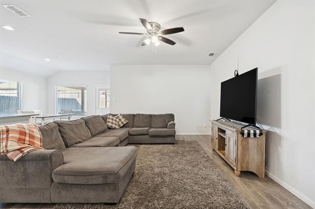 Photo - 421 Houndstooth Dr