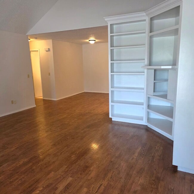 Photo - 2 Bed / 2 Bath / 2-Car Garage Duplex in a Great Nixa Neighborhood!
