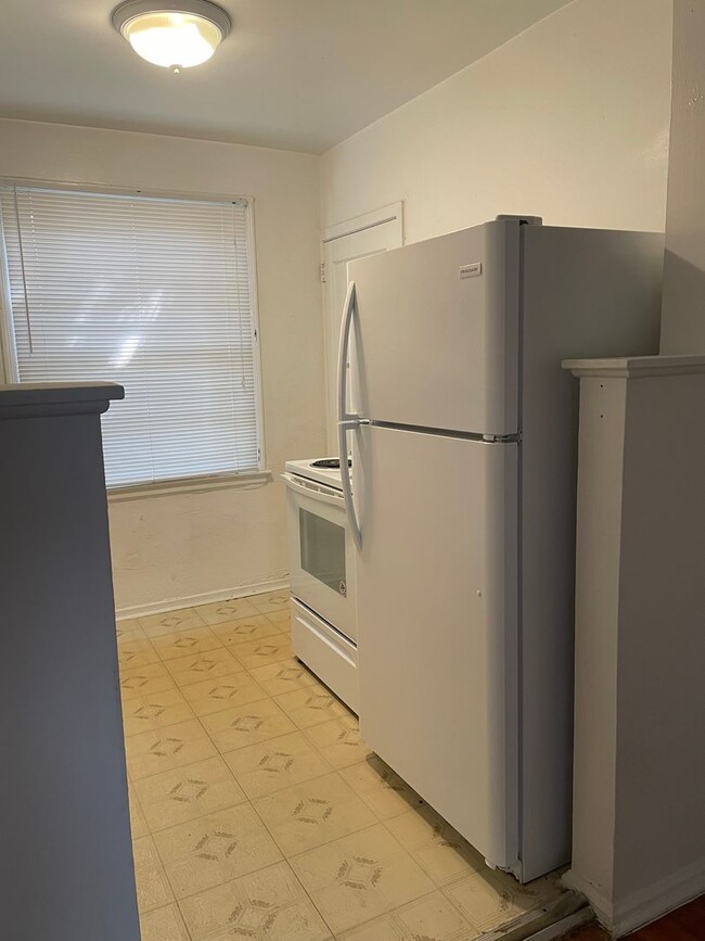 Photo - MCD15291           25 Unit 1529 MCDUFF AV E. #1 down