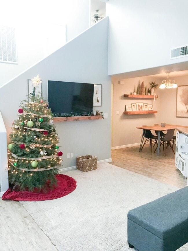 Photo - 3 bedroom, 2 bath townhome, end unit, great location!