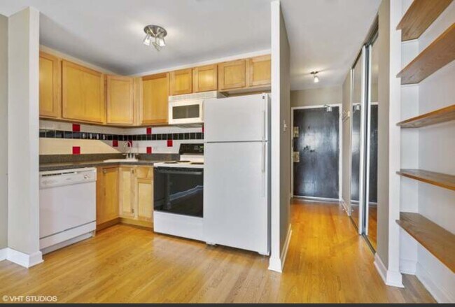 Photo - 607 W Wrightwood Ave Unit 807