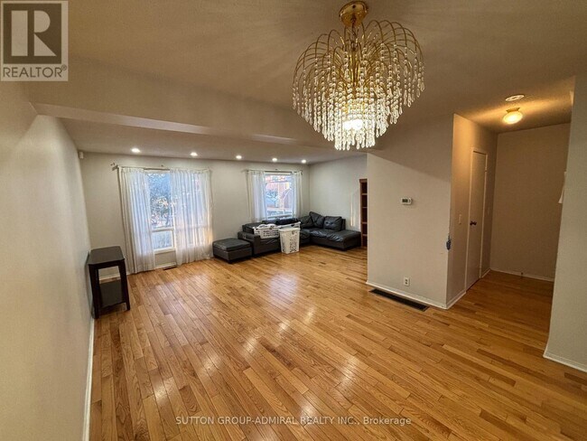 Photo - 52 Dana Crescent