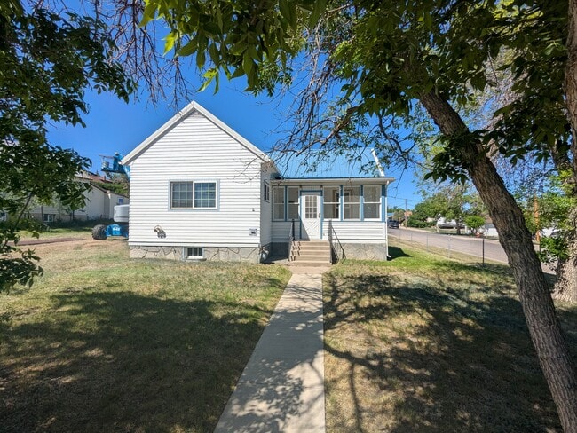 Photo - 151 9th Ave N