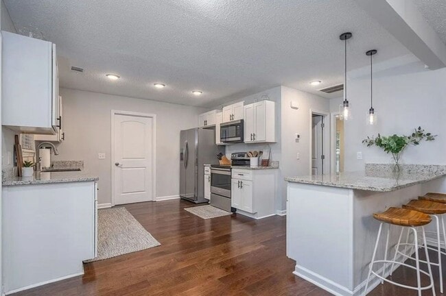 Photo - 112 St Ives Way