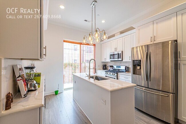 Photo - 2137 Cross St
