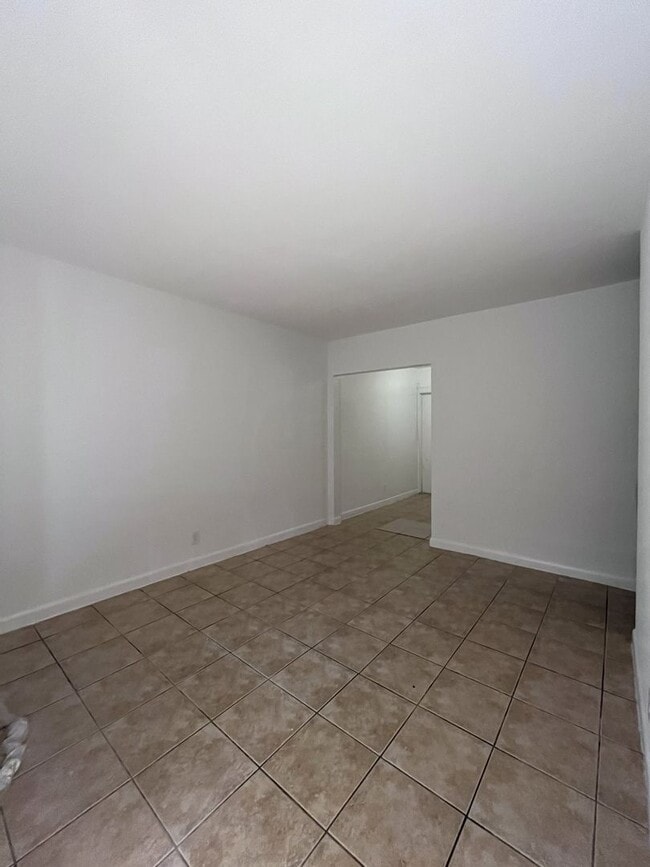 Photo - 107 SW 18th Ave Unit 6