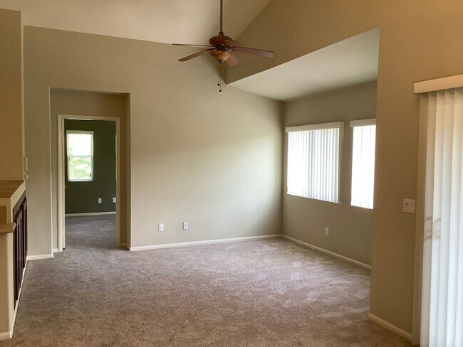 Photo - 2 Bedroom Townhome in the Canterra Community of Scripps Ranch