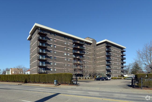 Photo - Quincy Towers