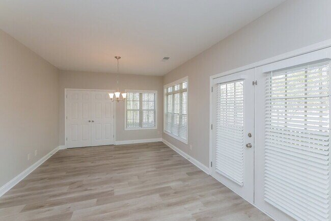 Photo - 184 Greenview Dr