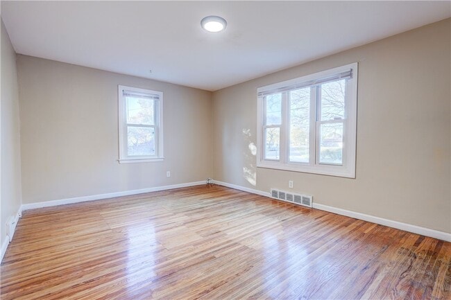 Photo - 100 Bleacker Rd