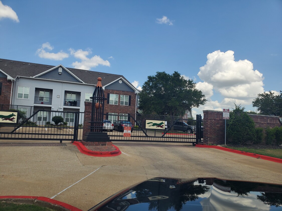 Gated entrance - 801 Luther St W (College Station, TX)