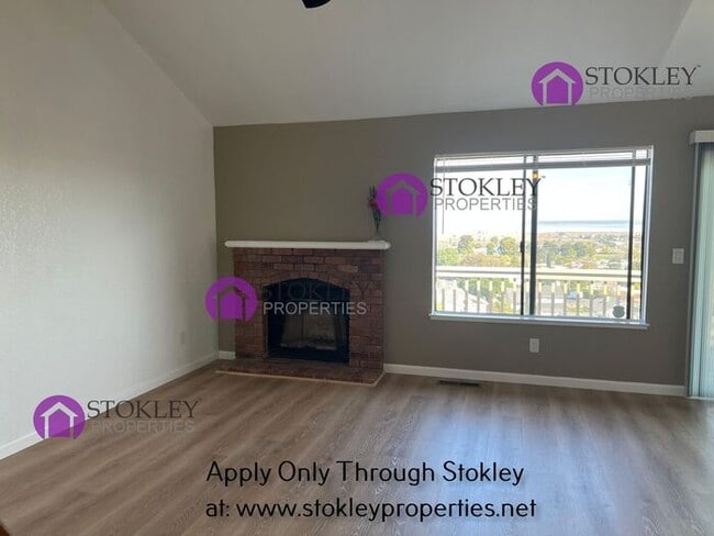 Photo - 523 Bustos Pl