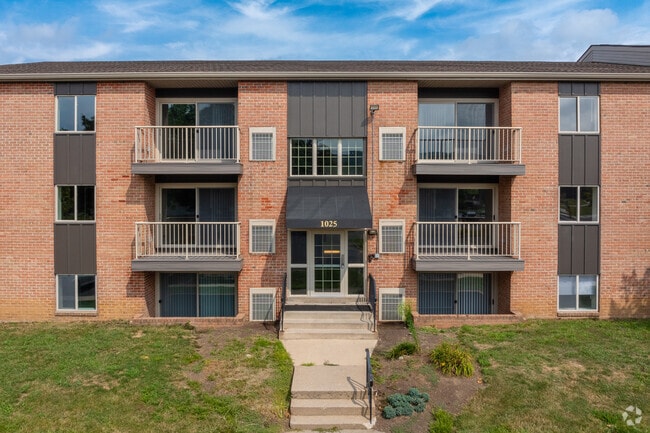 Colonial Crest Apartments
