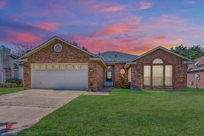 Building Photo - 2121 Middle Creek Blvd